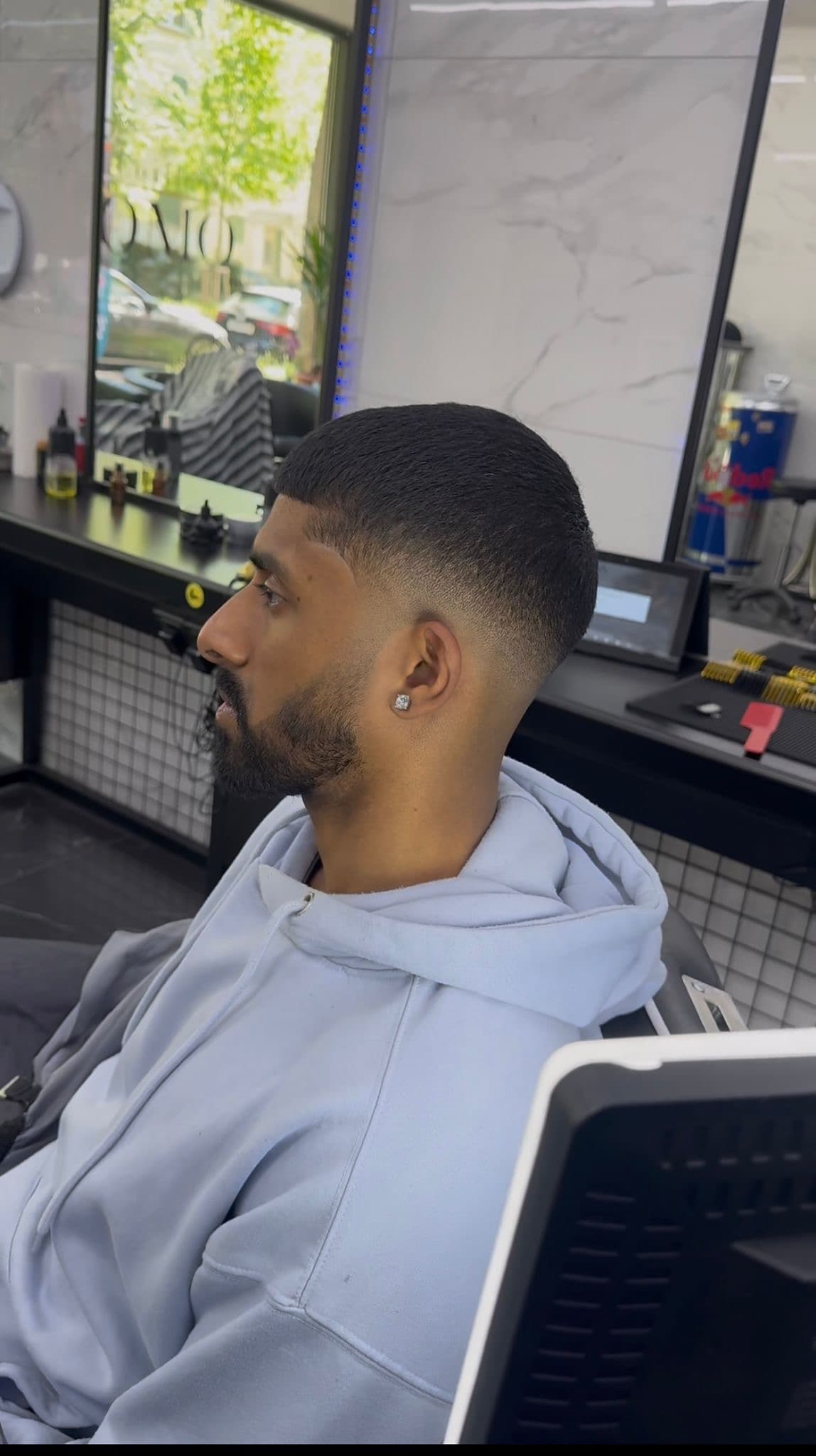 Mid Fade mit Bart
